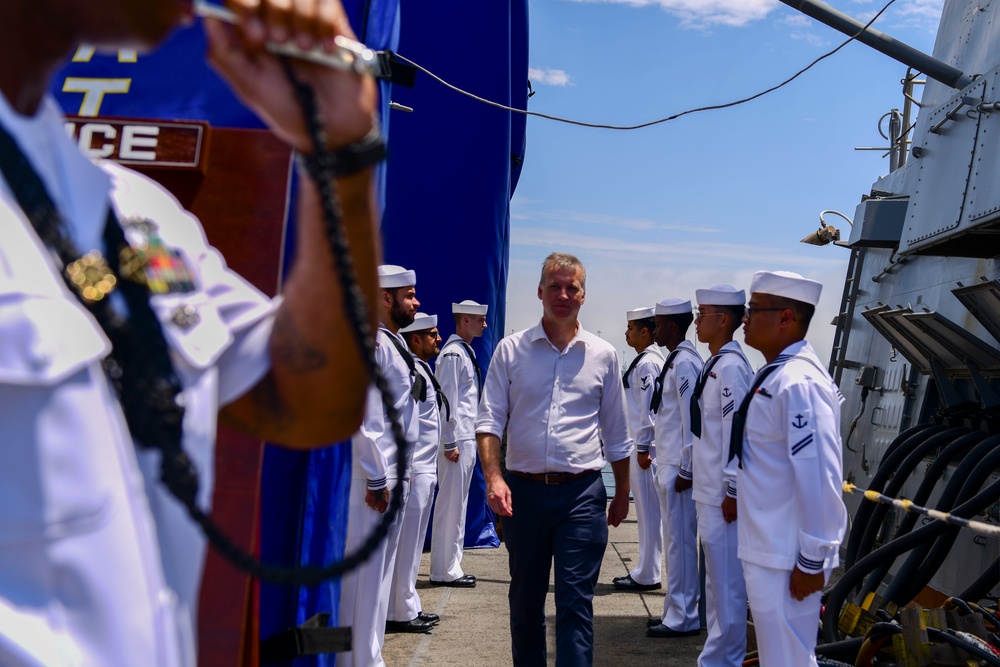 Under Secretary of The Navy Erik Raven tours USS Spruance (DDG 111)