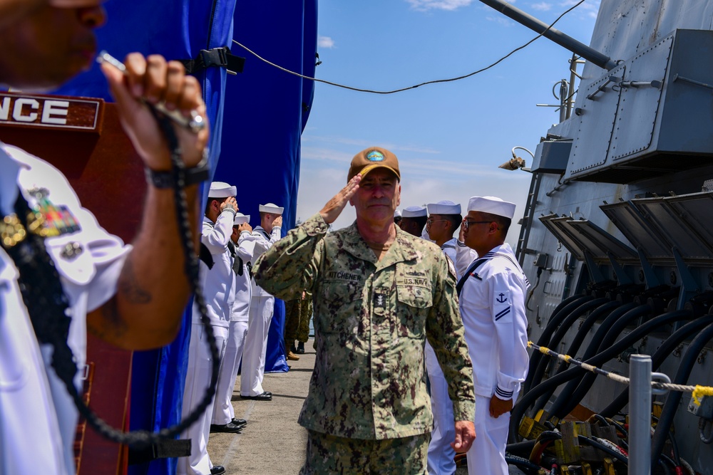 Vice Adm. Kitchener tours USS Spruance (DDG 111)