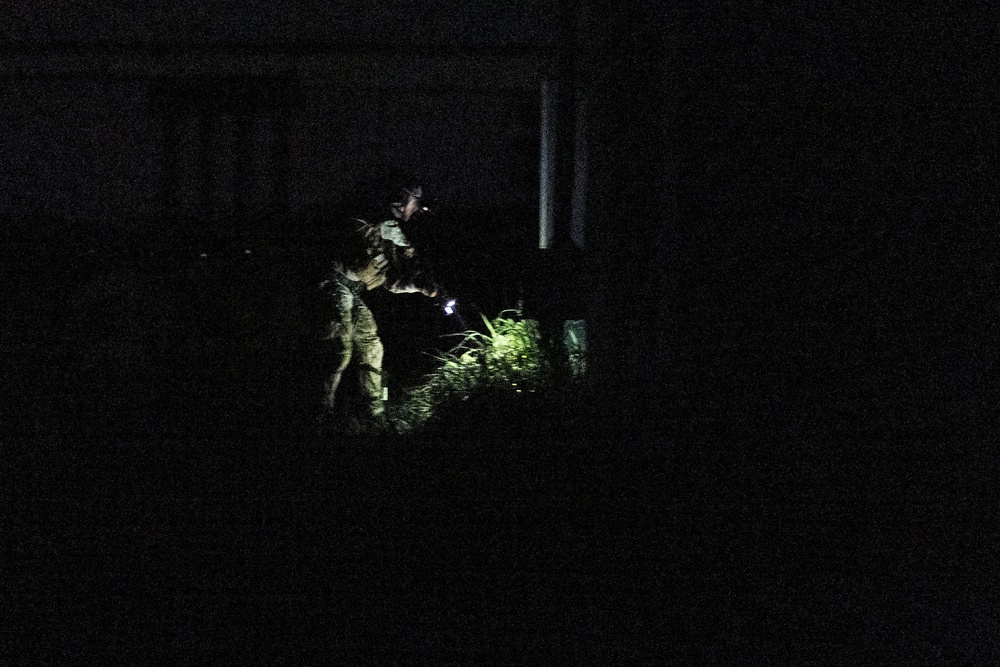 Marine Raiders conduct nighttime amphibious assault during Exercise Raven