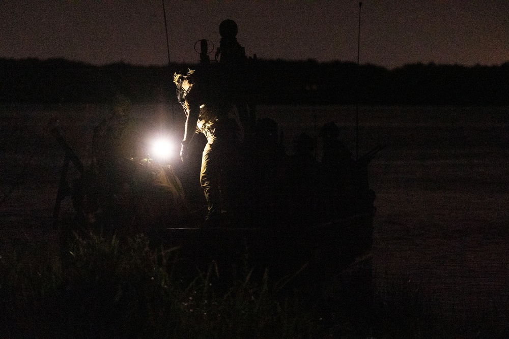 Marine Raiders conduct nighttime amphibious assault during Exercise Raven
