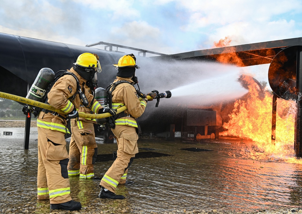 132d Wing firefighters conduct aircraft fire training