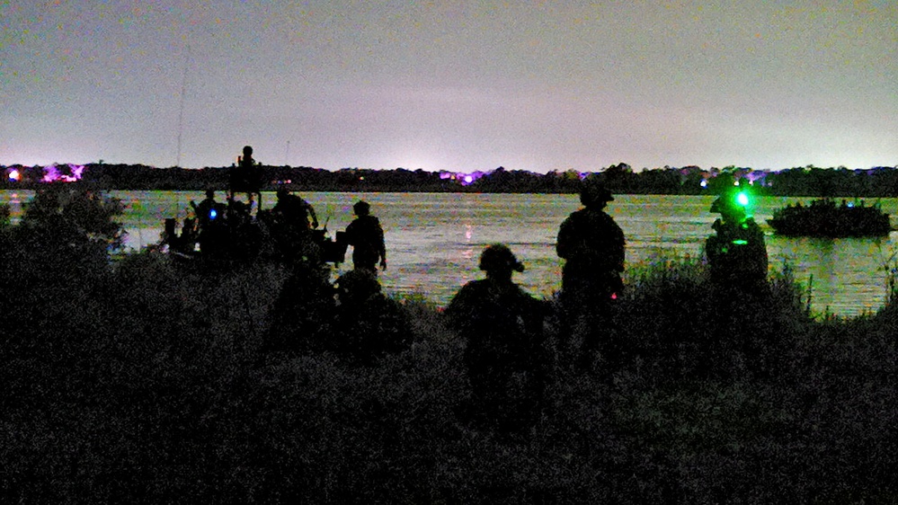 Marine Raiders conduct nighttime amphibious assault during Exercise Raven