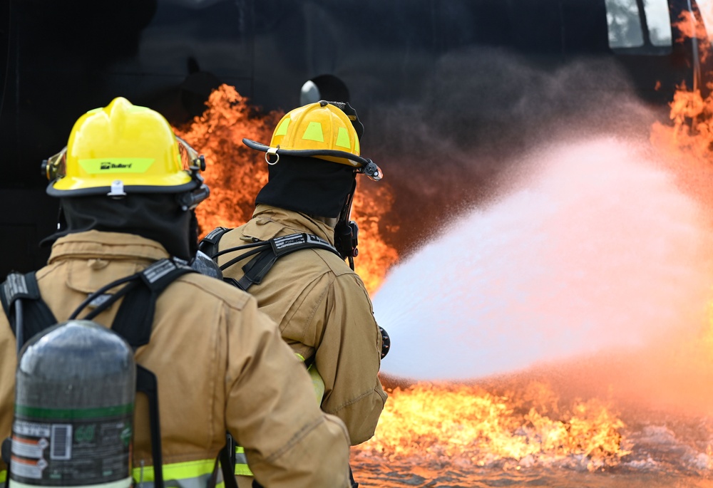 132d Wing firefighters conduct aircraft fire training