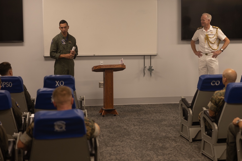 Commodore Readwin presents award to F35-B Pilot
