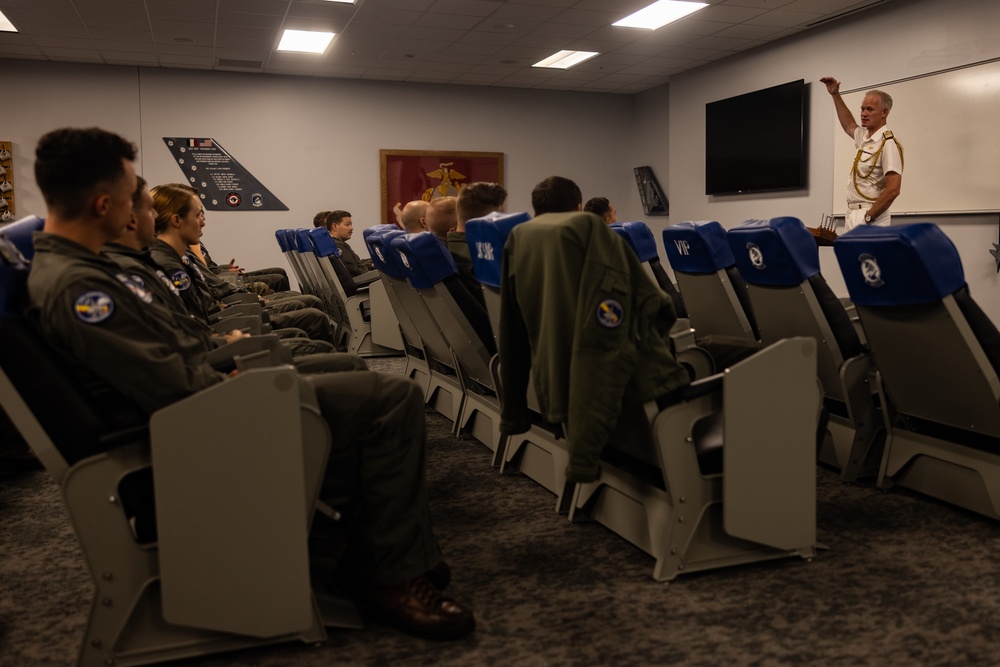 Commodore Readwin presents award to F35-B Pilot