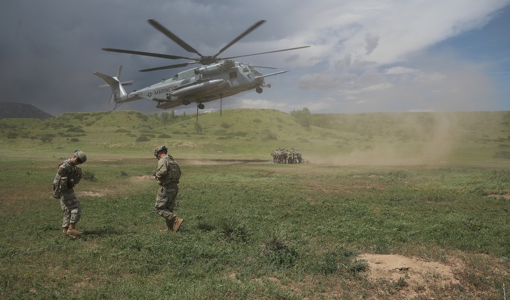 Joint Ivy Soldier and Marine Corps Sling-load Training Exercise