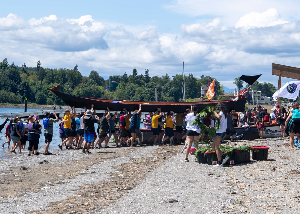 Sailors Assist in Port Gamble S'klallam Tribe Canoe Landing