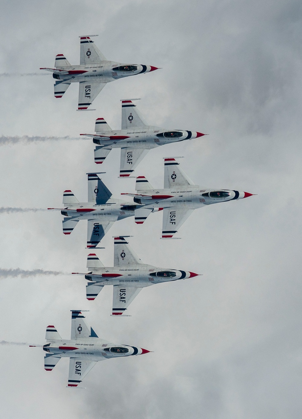 Thunderbirds fly over Mount Rainier