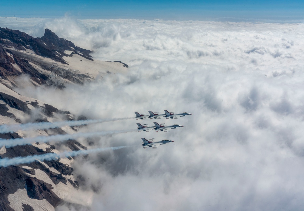 Thunderbirds fly over Mount Rainier