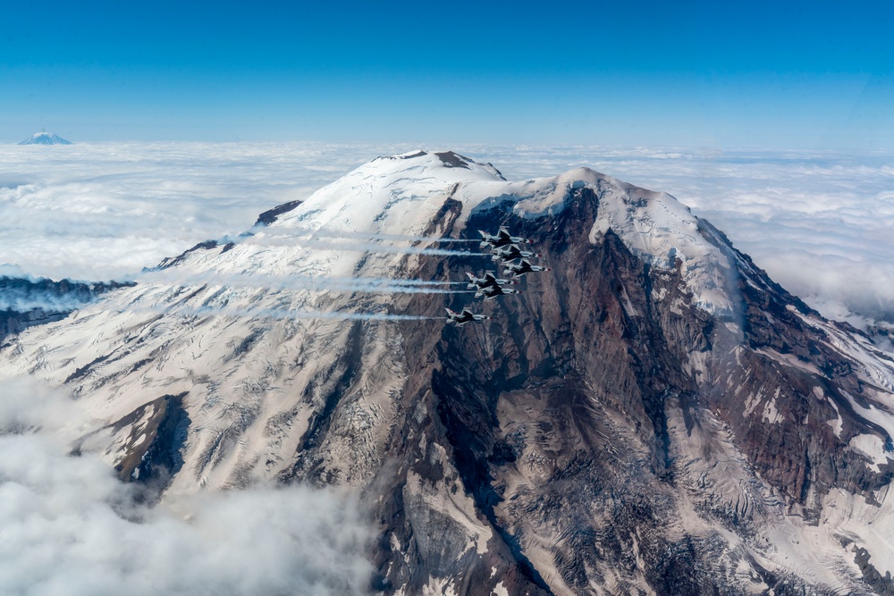 Thunderbirds fly over Mount Rainier