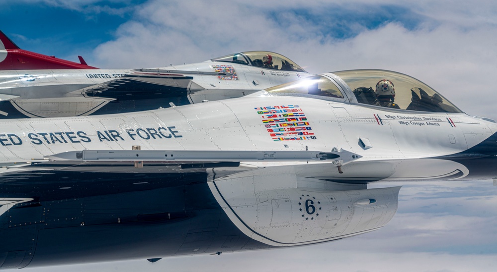 Thunderbirds fly over Mount Rainier