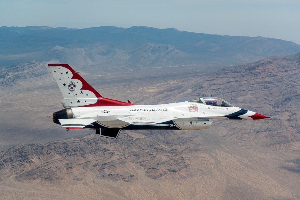 Thunderbirds fly over Mount Rainier