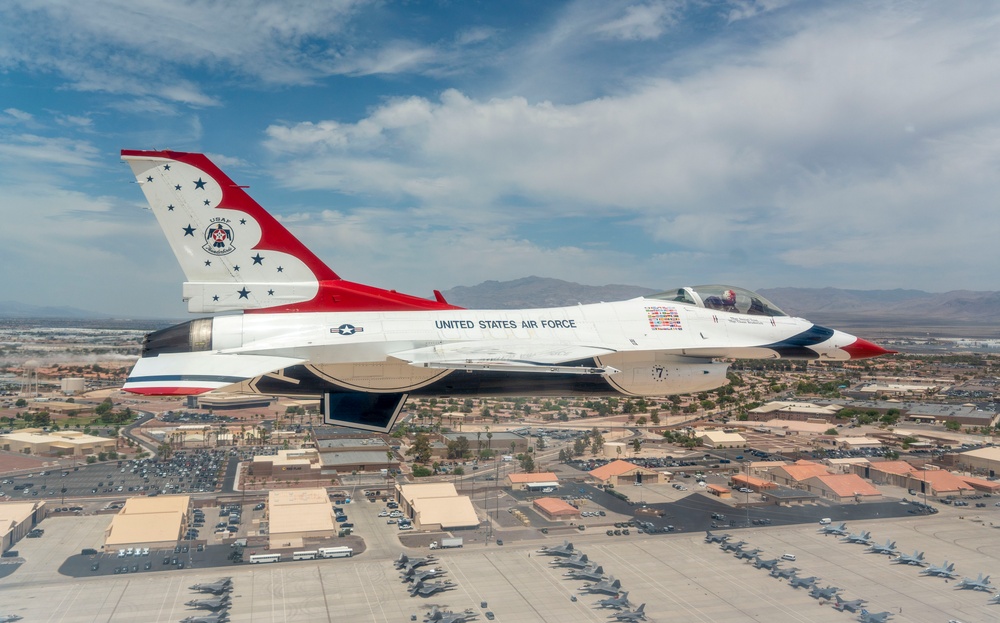 Thunderbirds fly over Mount Rainier