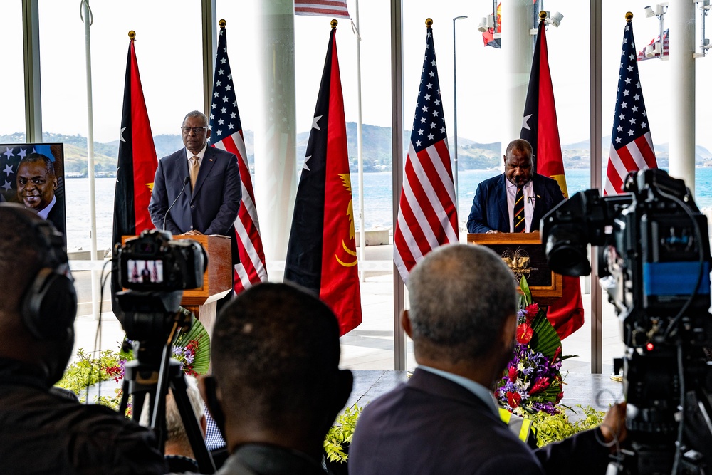 U.S. Secretary of Defense Visits Papua New Guinea