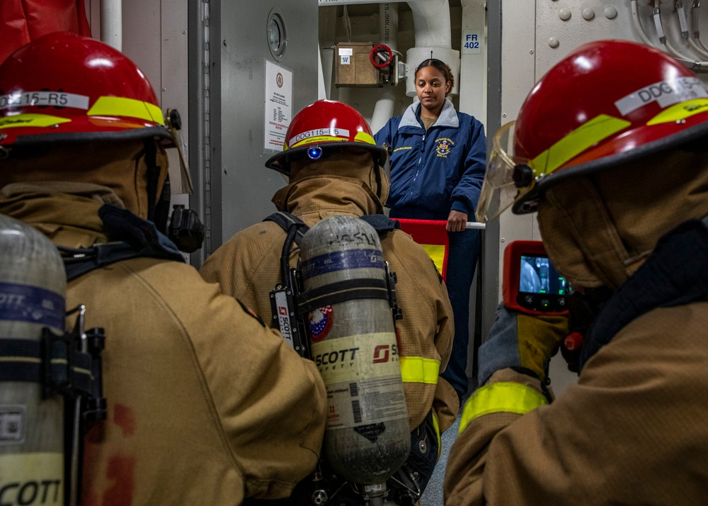 USS Rafael Peralta (DDG 115) conducts a flying squad drill