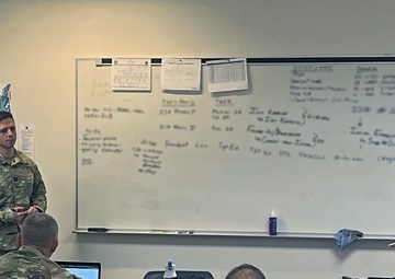 Army Reserve Soldiers Brainstorm Solutions on Data Recognition