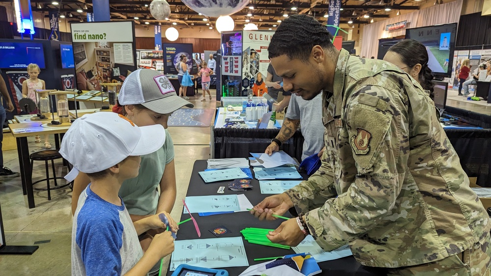 AFRL at Ohio State Fair's Lausche Youth Exploration Space