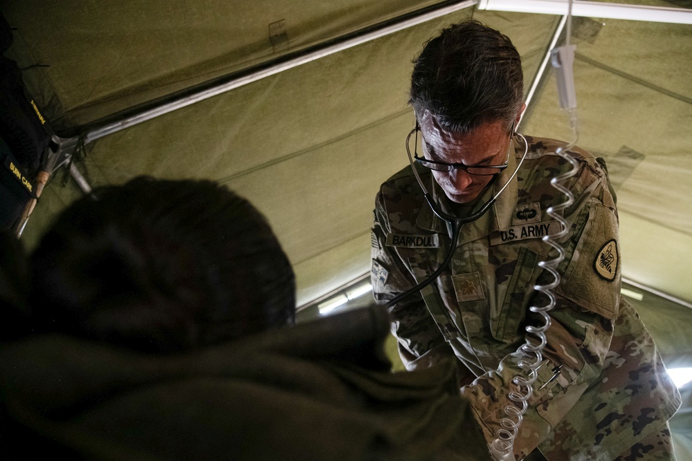 Soldiers of the 144th Area Support Company, Utah National Guard, provide real-world medical support during Talisman Sabre