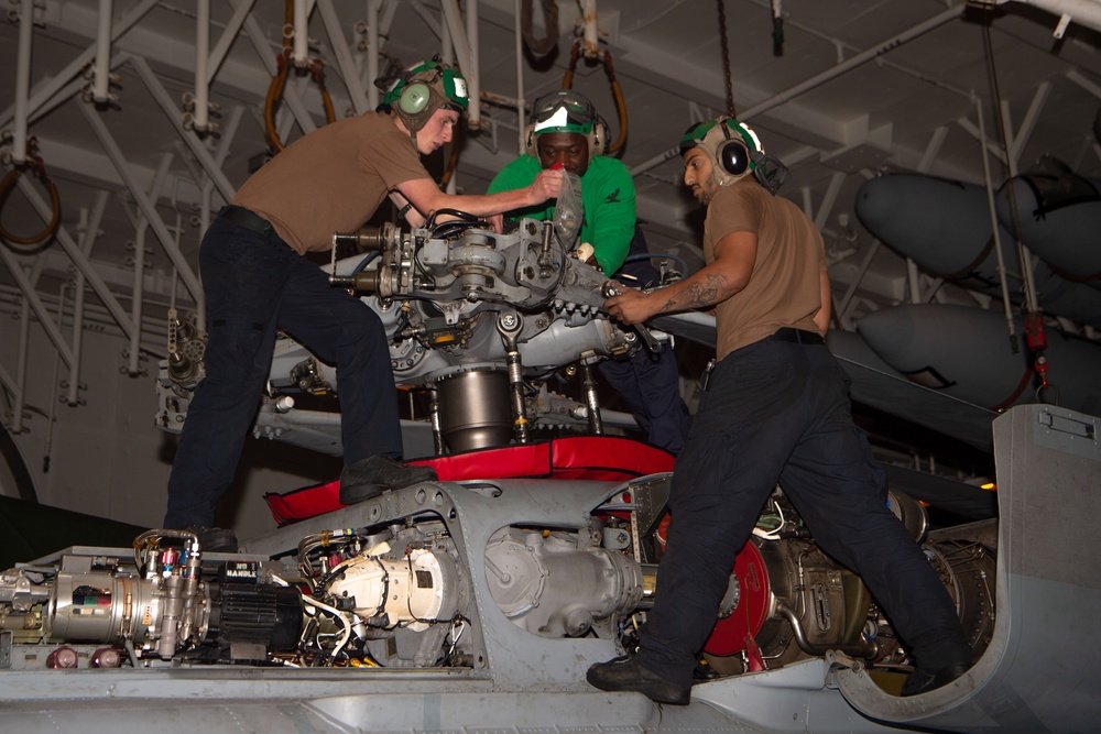 USS Carl Vinson (CVN 70) Sailors Perform Aircraft Maintenance in the Pacific Ocean