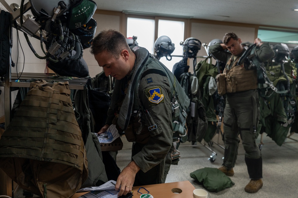 Wolf Pack trains on ground, in the sky with ROKAF fighter squadron