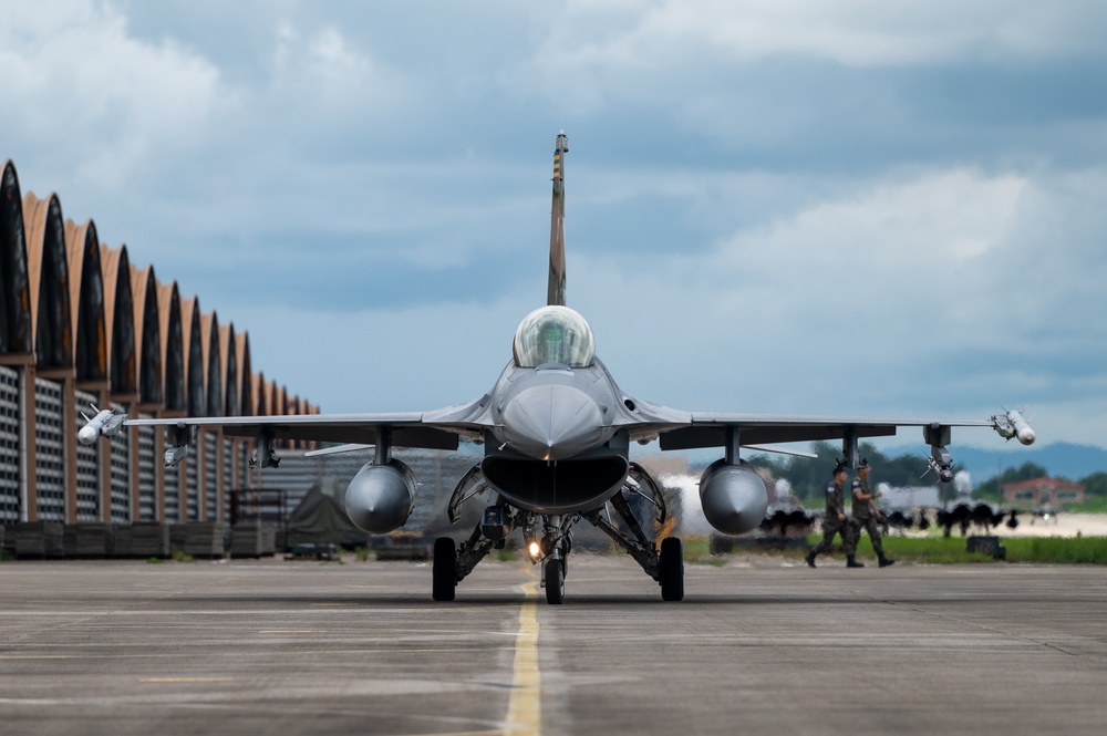 Wolf Pack trains on ground, in the sky with ROKAF fighter squadron