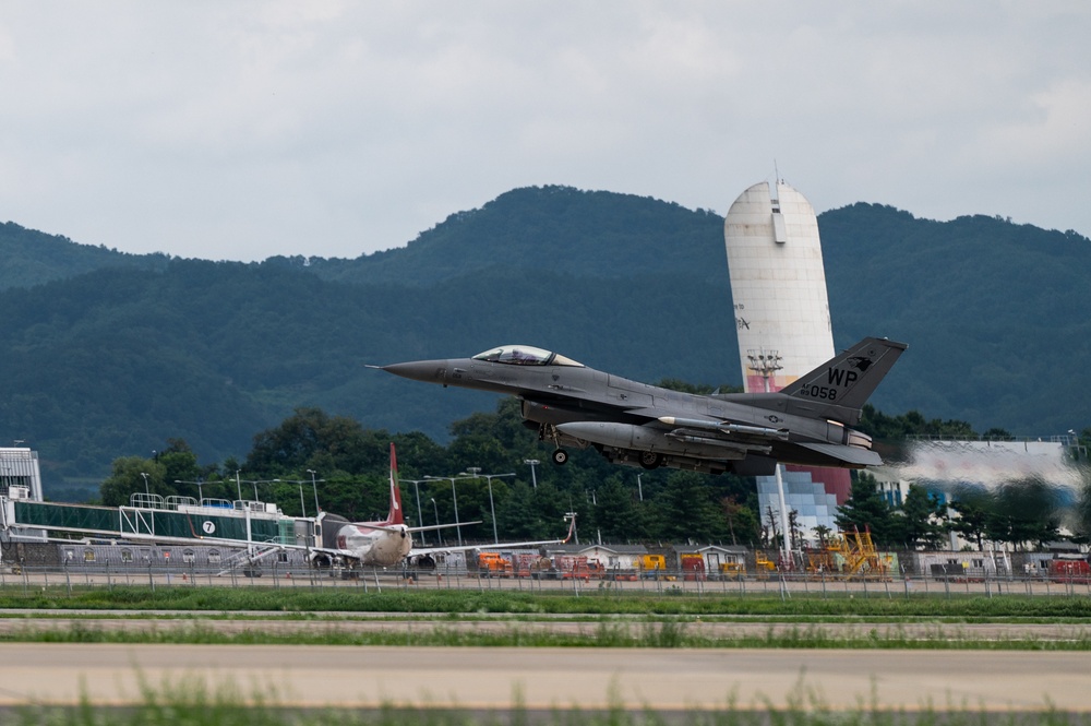 Dvids Images Wolf Pack Trains On Ground In The Sky With Rokaf