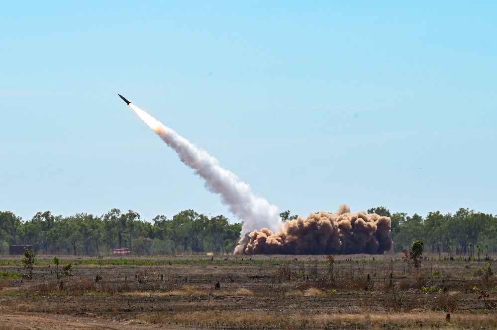 Australian Army and U.S. Army conduct joint HIMARS live-fire demonstration