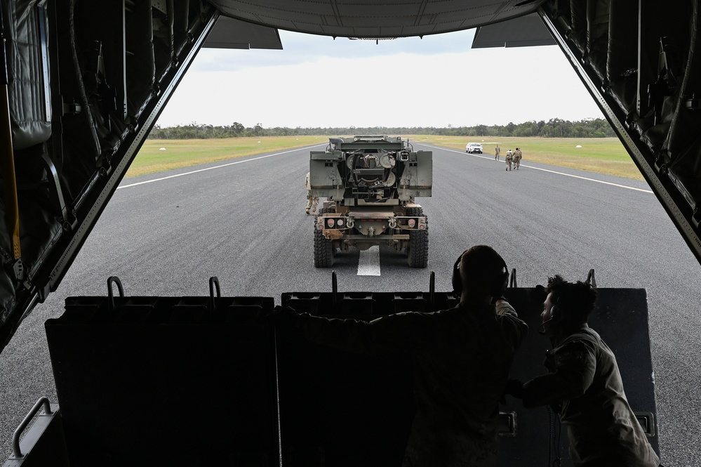 Australian Army and U.S. Army conduct joint HIMARS live-fire demonstration