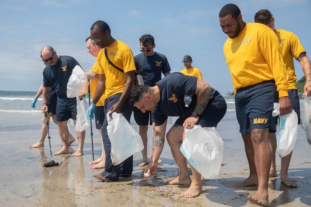Sailors Assigned to USS Milius Participate in Yuigahama Beach Cleanup