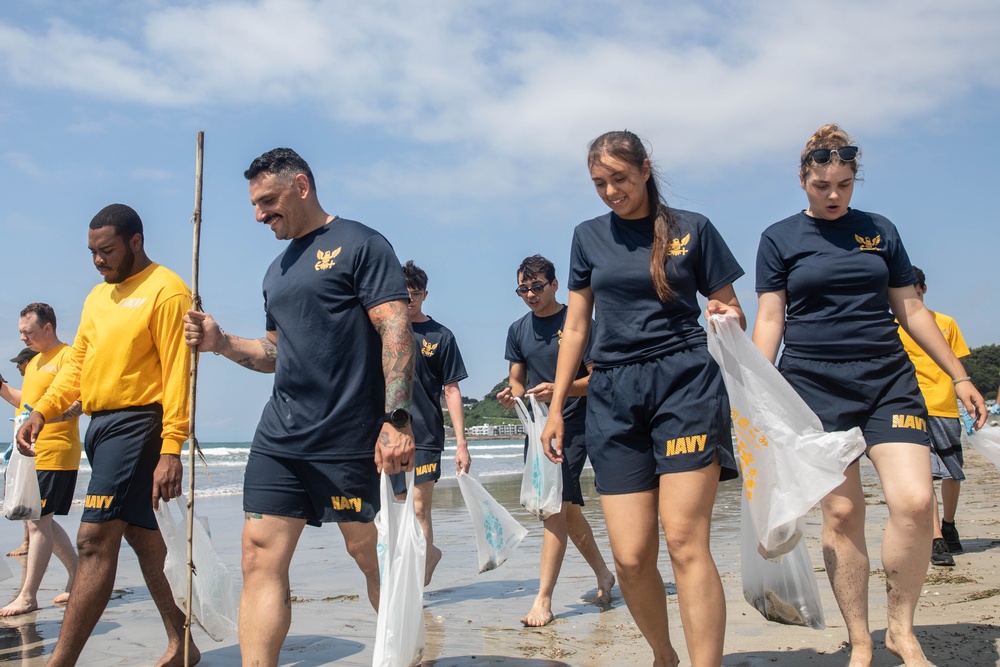 Sailors Assigned to USS Milius Participate in Yuigahama Beach Cleanup
