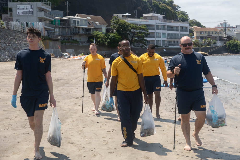 Sailors Assigned to USS Milius Participate in Yuigahama Beach Cleanup