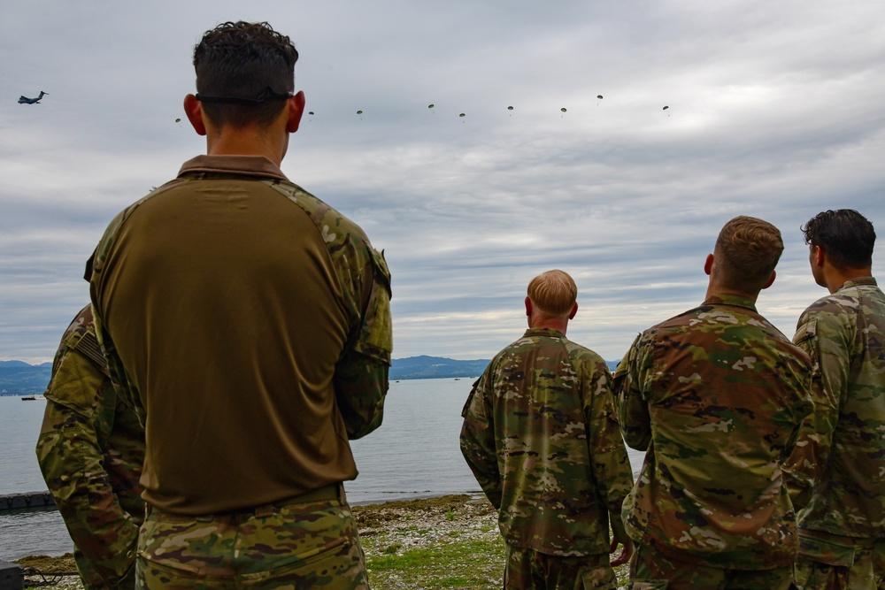 Sky Soldiers team up with German paratroopers to jump into Lake Constance