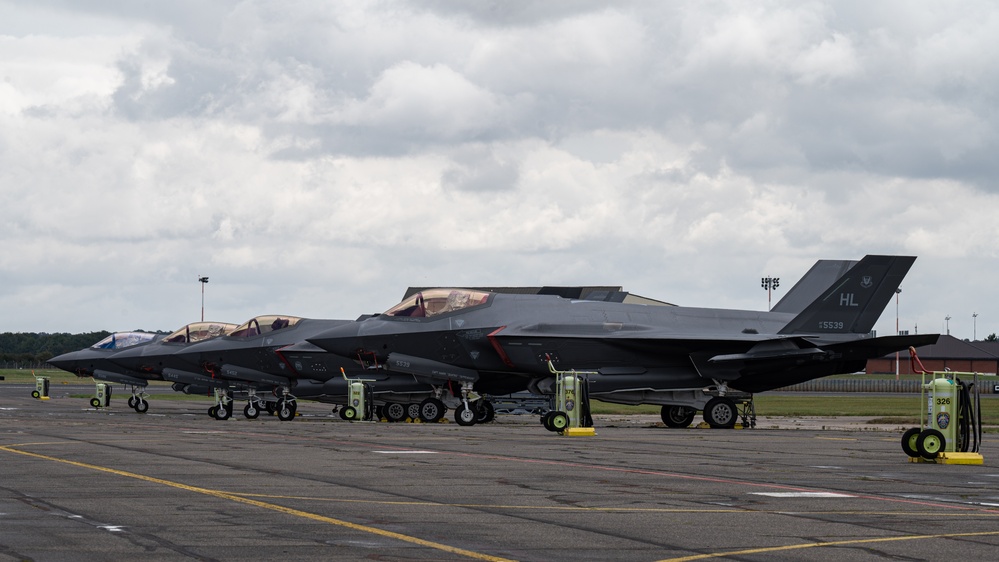 100 ARW hosts, refuels Hill AFB F35s