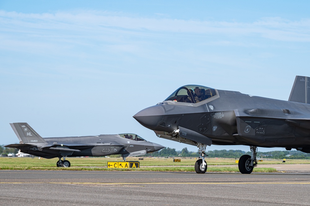 100 ARW hosts, refuels Hill AFB F35s