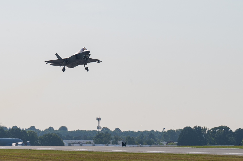 100 ARW hosts, refuels Hill AFB F35s