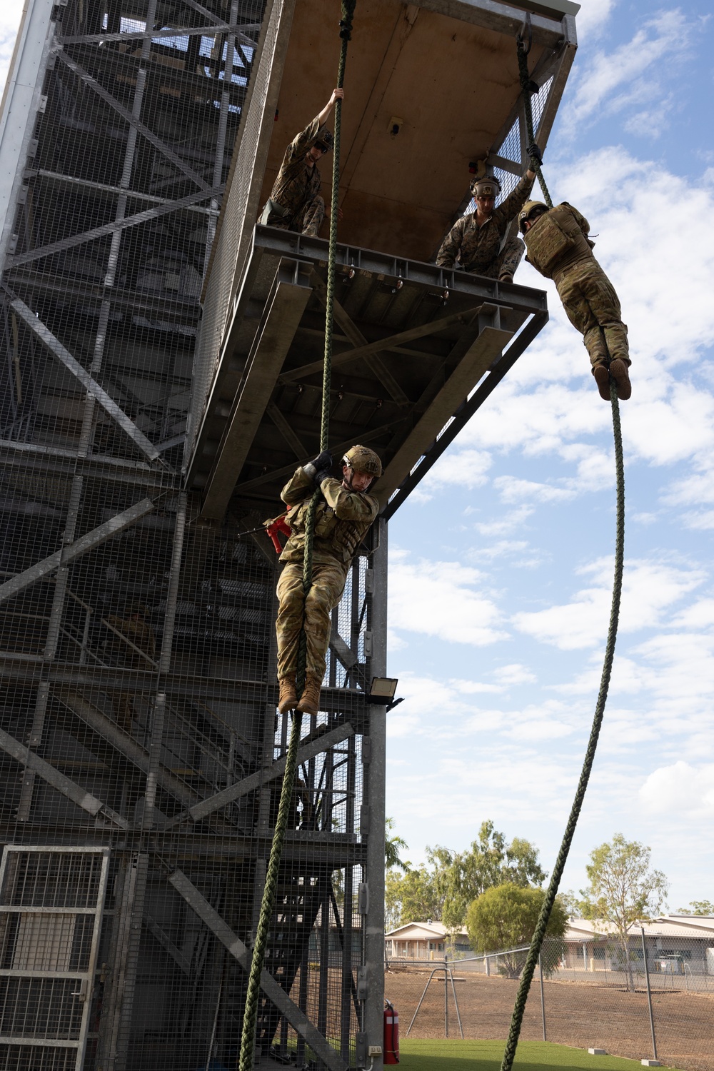 Marines practice fast-roping with Australian Army