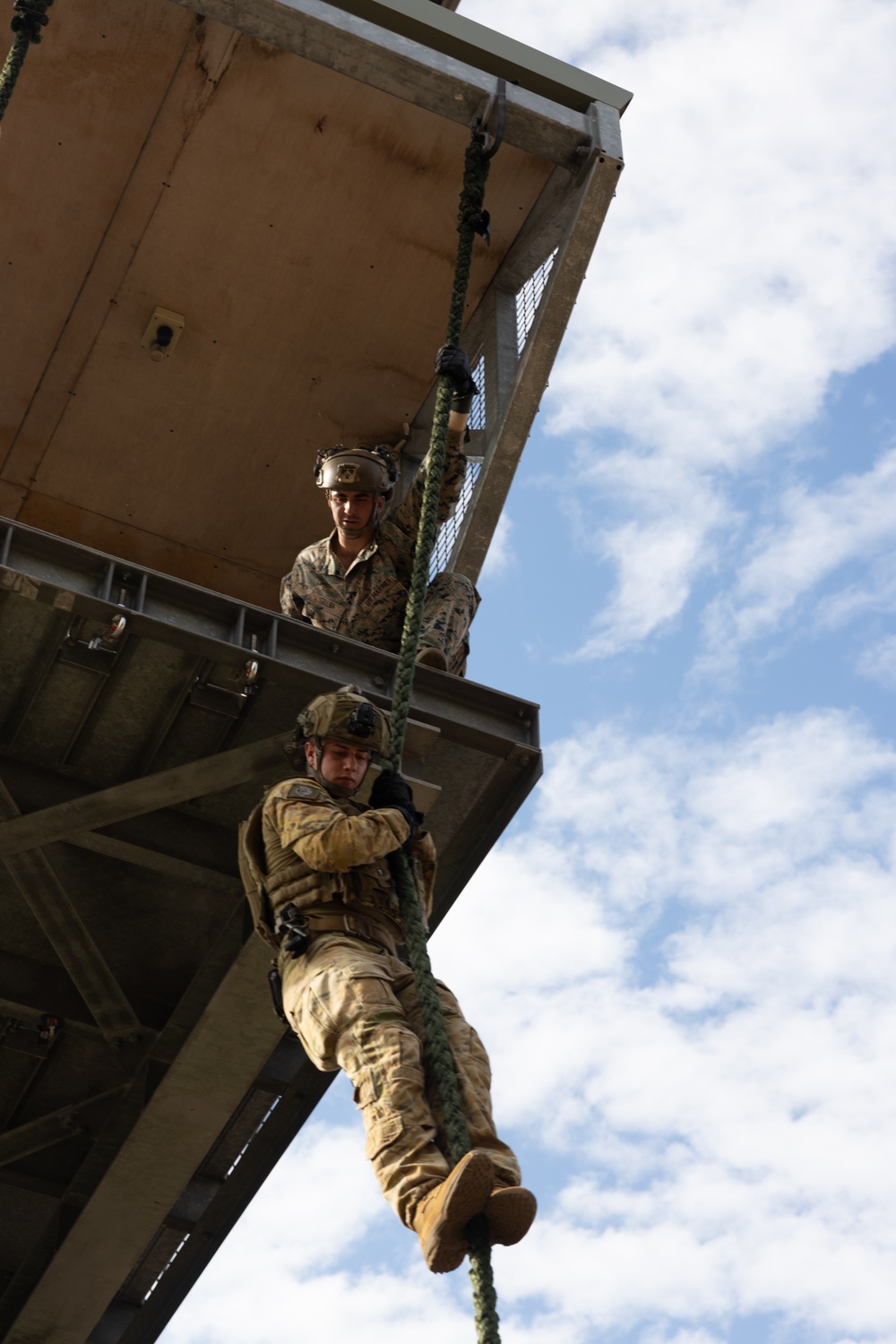 Marines practice fast-roping with Australian Army