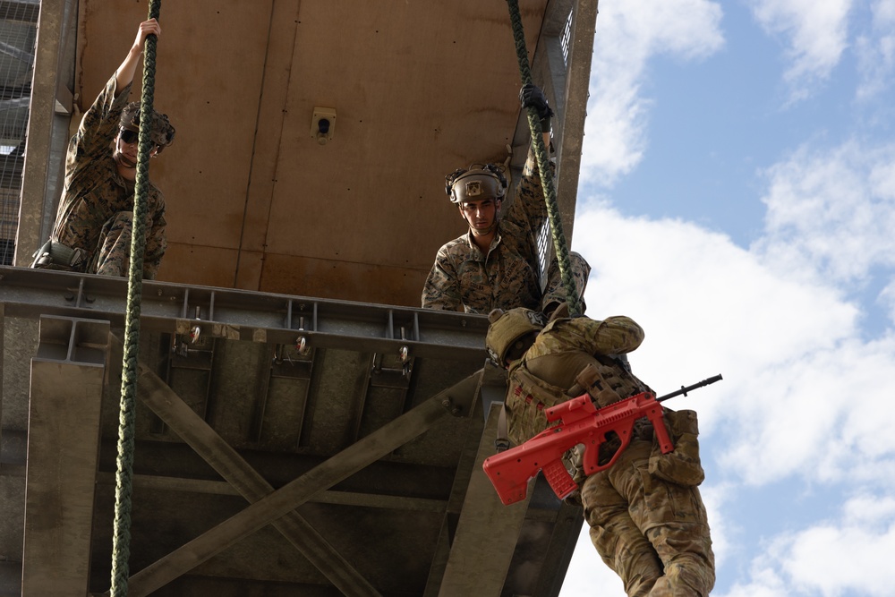 Marines practice fast-roping with Australian Army