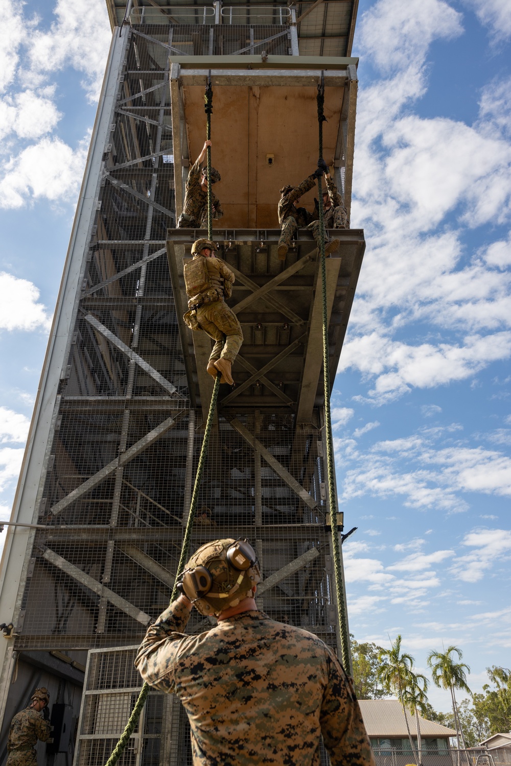 Marines practice fast-roping with Australian Army