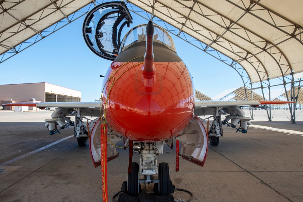 CNATRA squadrons pursue training in EL Centro skies