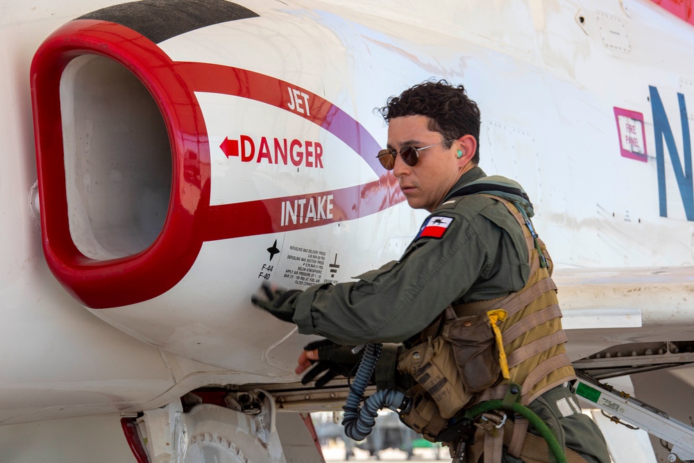 CNATRA squadrons pursue training in EL Centro skies