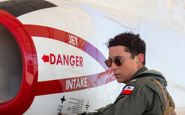 CNATRA squadrons pursue training in EL Centro skies