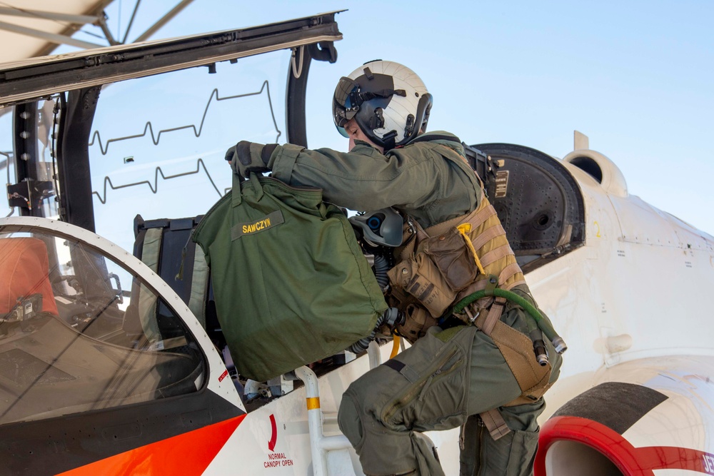 CNATRA squadrons pursue training in EL Centro skies