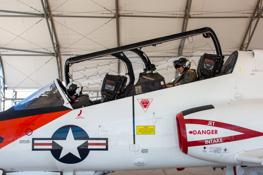 CNATRA squadrons pursue training in EL Centro skies