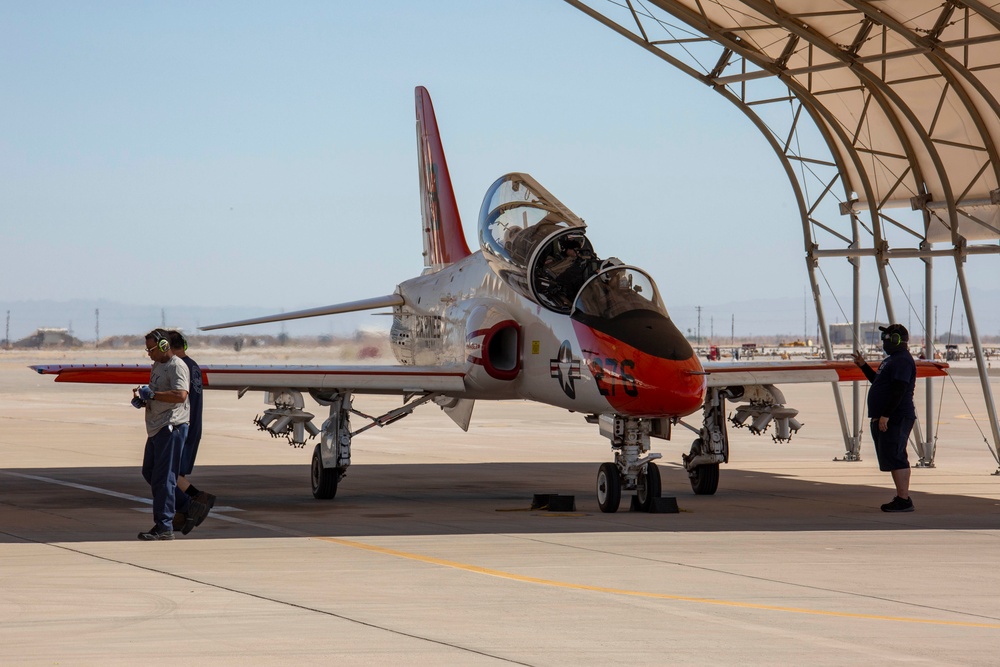 CNATRA squadrons pursue training in EL Centro skies