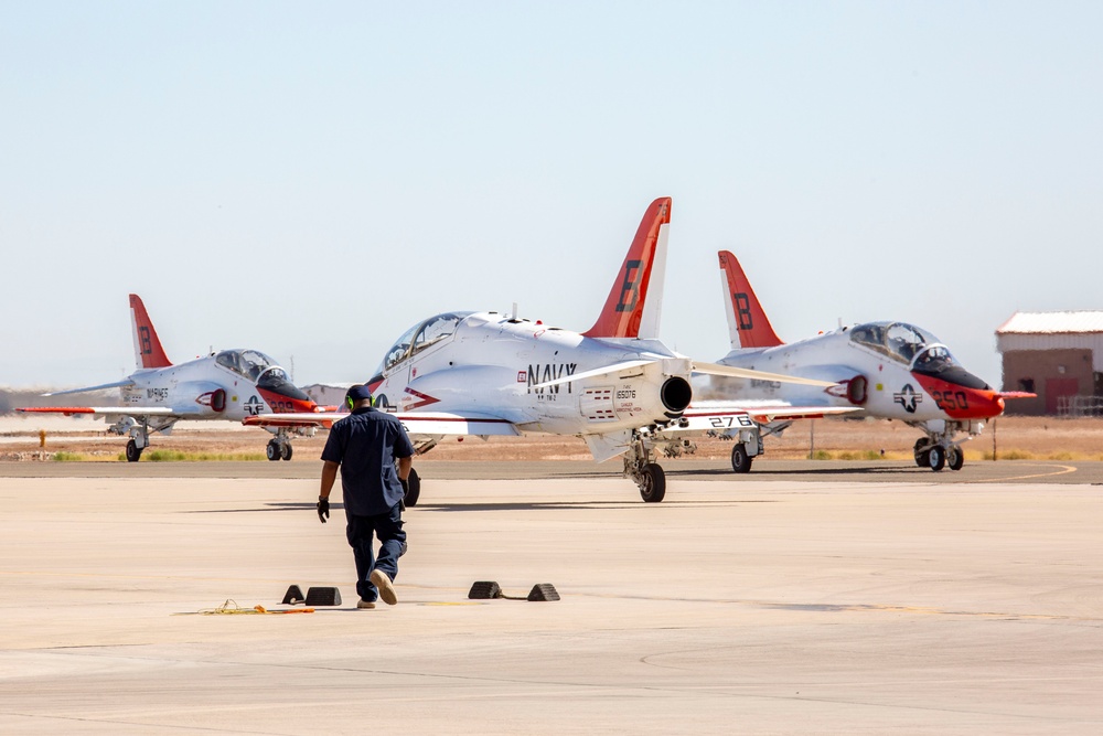 CNATRA squadrons pursue training in EL Centro skies