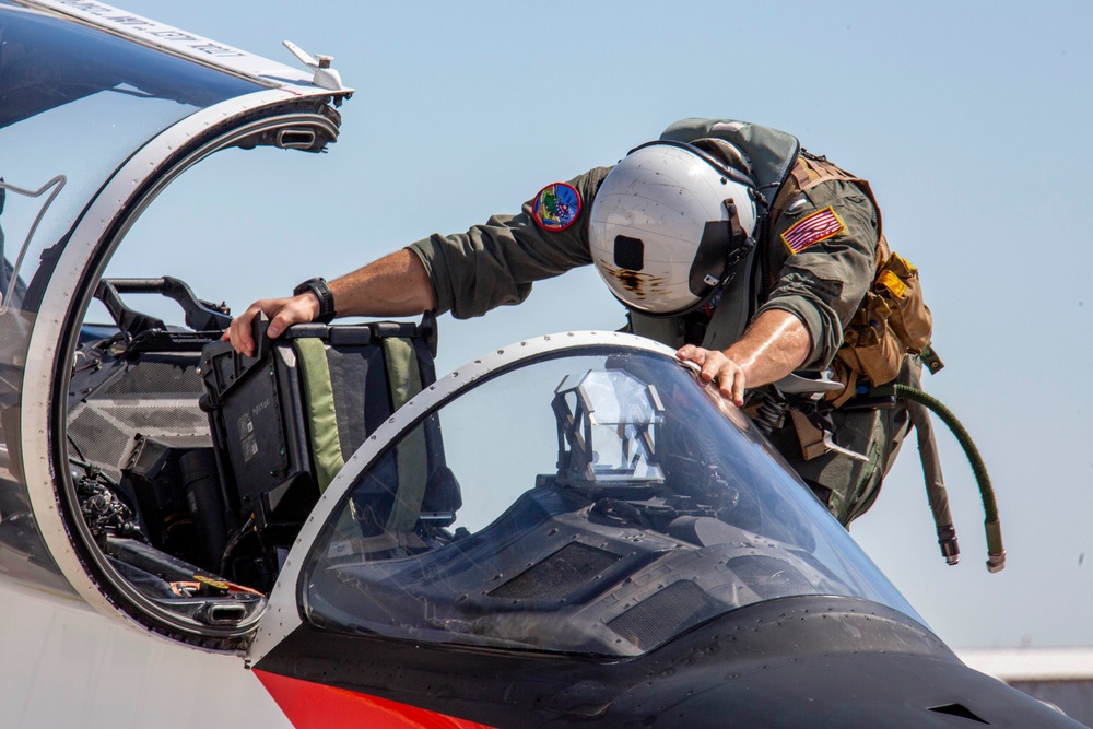 CNATRA squadrons pursue training in EL Centro skies