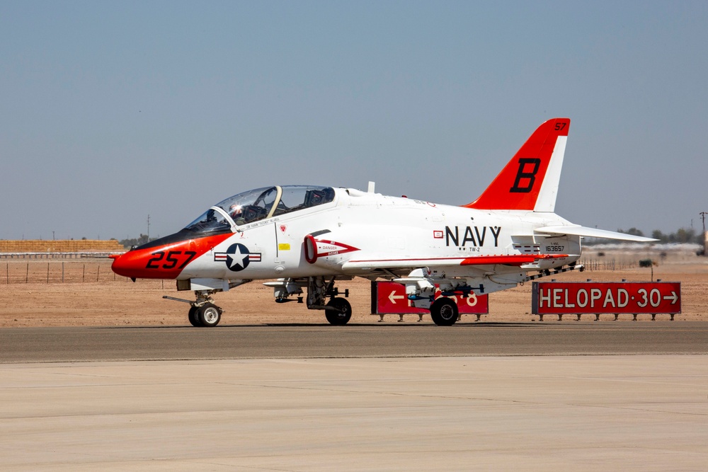 CNATRA squadrons pursue training in EL Centro skies