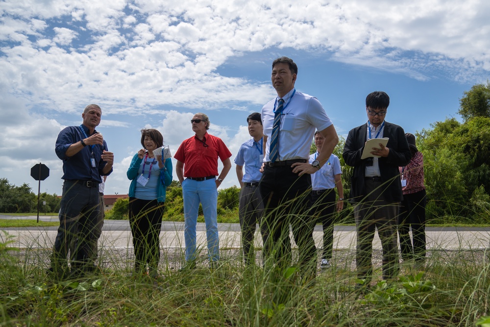 Japanese civic leaders learn from 6th CES environmental flight