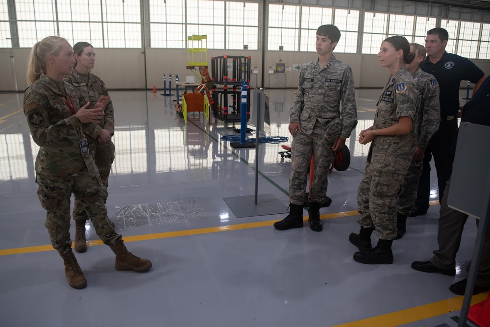 Virginia Wing Civil Air Patrol visits the VaANG